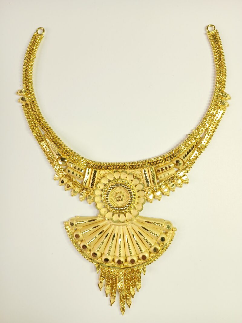 ekai Bridal micro artificial gold Necklace Set with earrings For Women is made of Alloy.