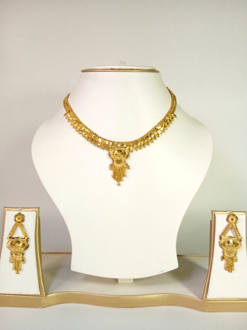 ekai Bridal micro artificial gold Necklace Set with earrings For Women is made of Alloy.