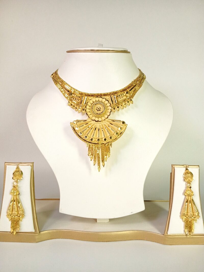 ekai Bridal micro artificial gold Necklace Set with earrings For Women is made of Alloy.